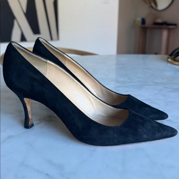 Manolo Blahnik black suede pumps 38.5 - Picture 2 of 8